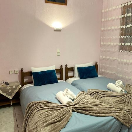 Karpouzis Guesthouse Víkos Eksteriør billede