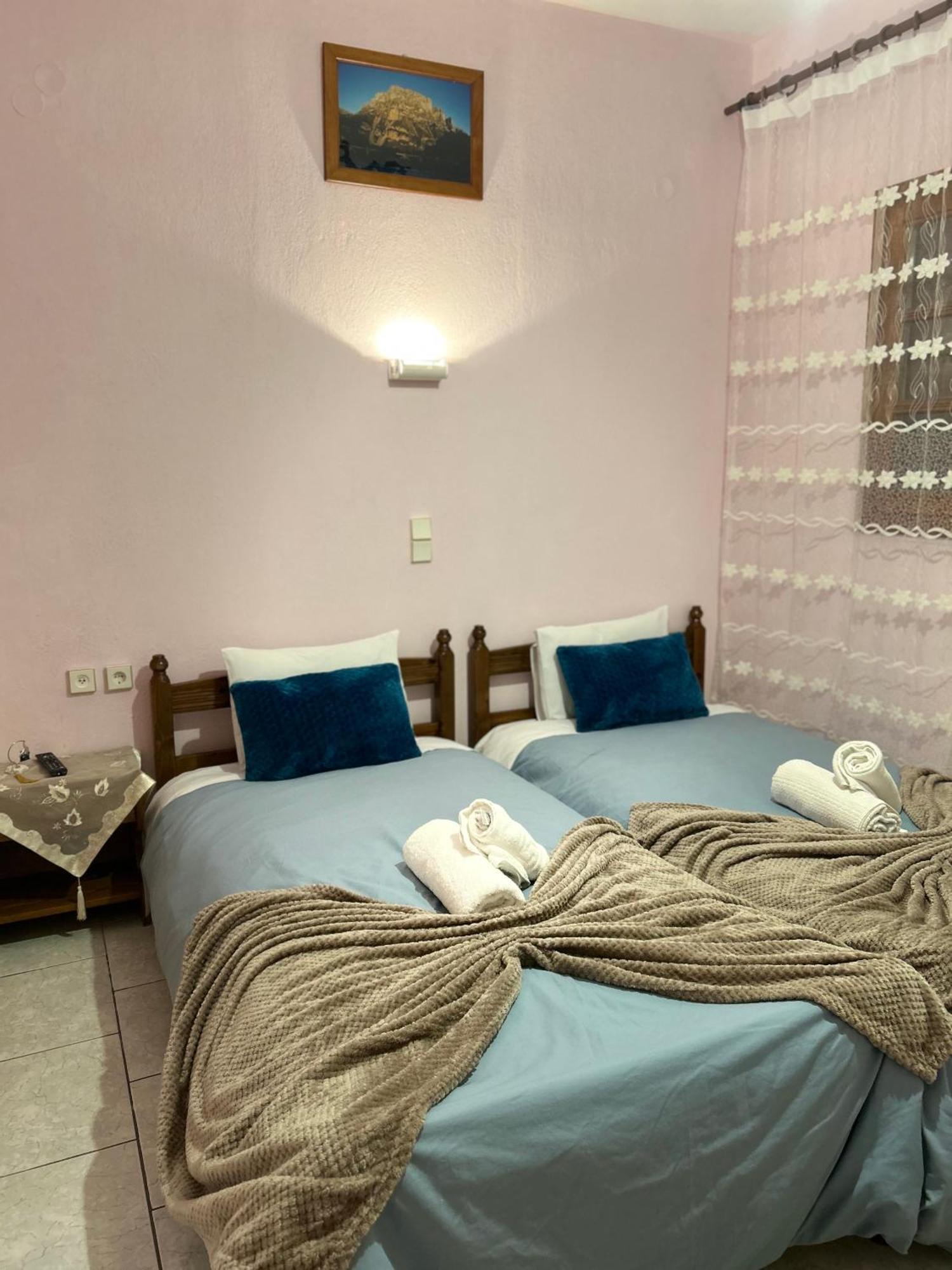 Karpouzis Guesthouse Víkos Eksteriør billede