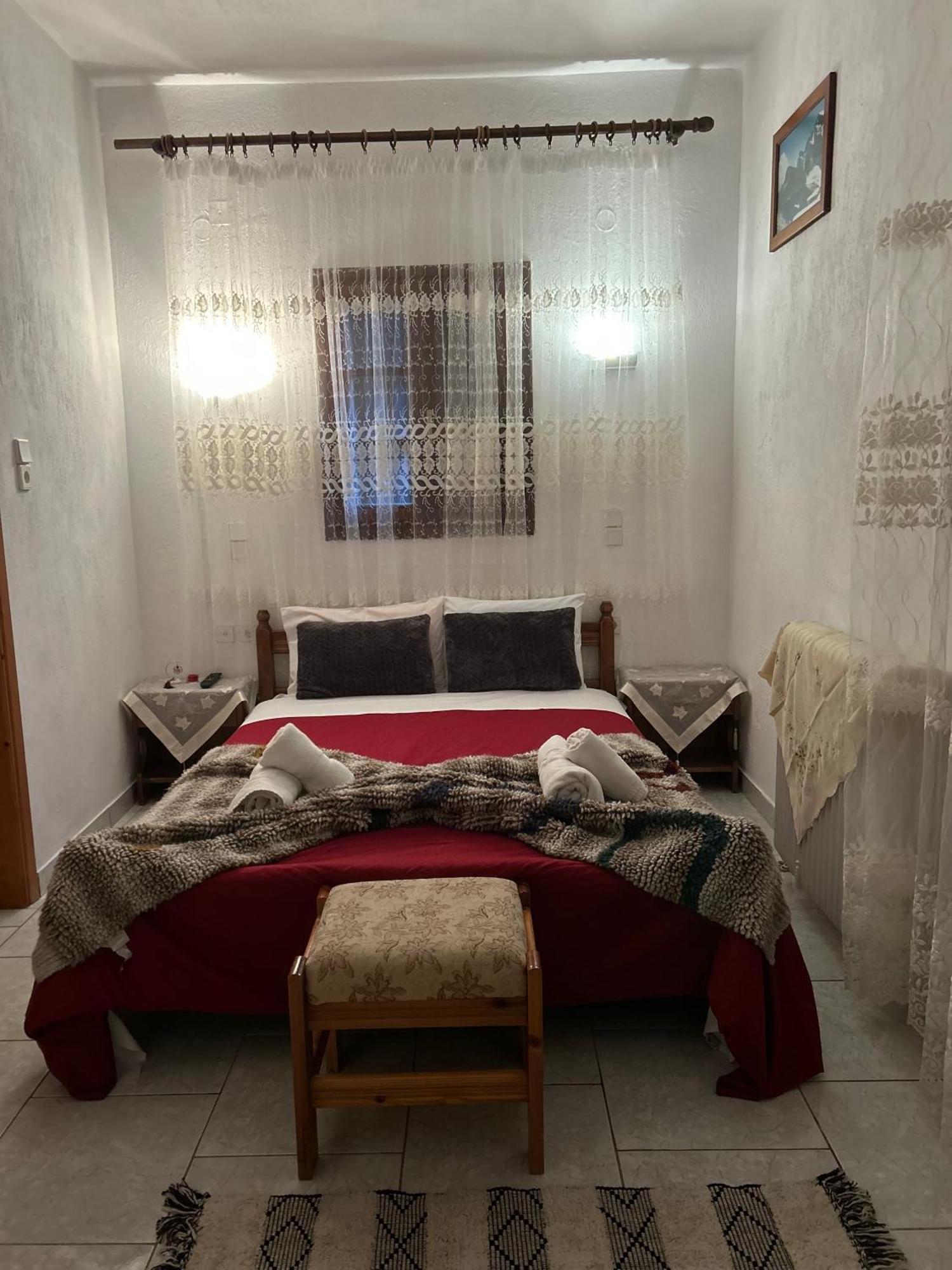 Karpouzis Guesthouse Víkos Eksteriør billede